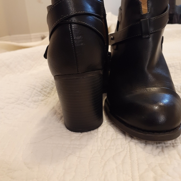 Zip up short boots, size 8.5 - Picture 2 of 7